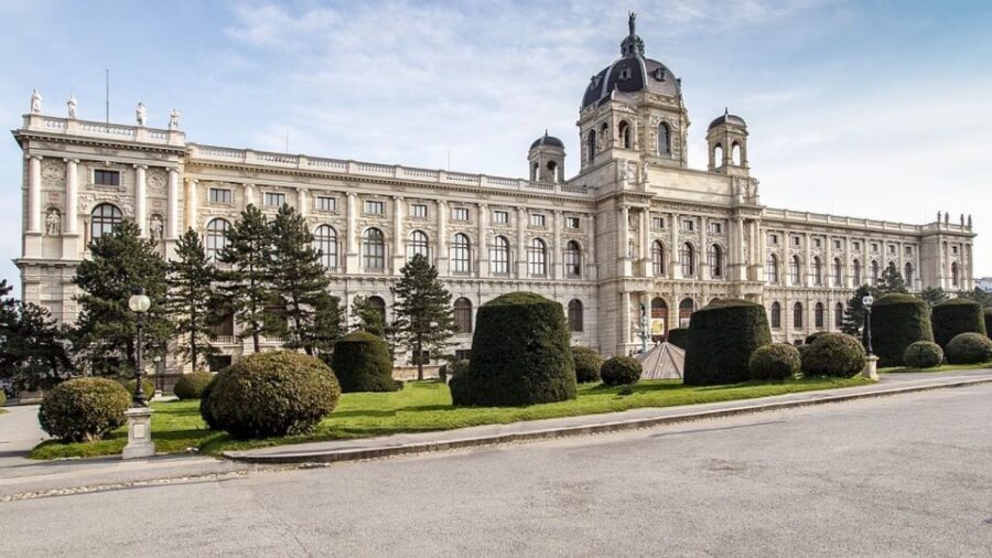 Vienna: Walking Tour of the Historic Ringstrasse - Key highlights to look for on this Ringstrasse walk