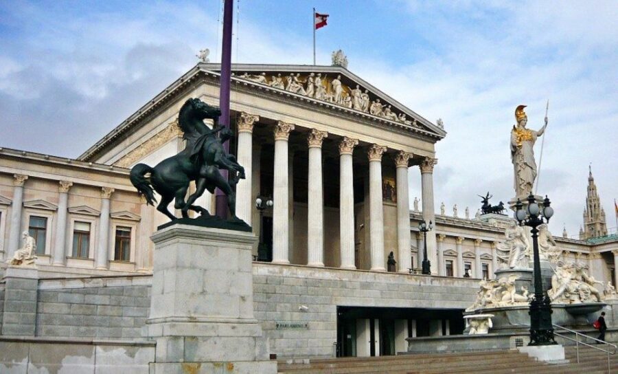 Vienna: Walking Tour of the Historic Ringstrasse - Price and value: what $353 for up to 8 people really means