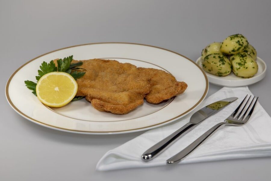 Vienna: Wiener Schnitzel and Strudel Cooking Class - Drinks, Timing, and Chef Nabiel’s Teaching Style