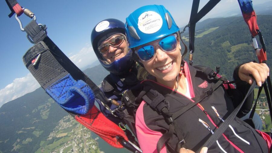 Villach/Ossiachersee: Paragliding "Action" Tandemflug - Landing day done right: huge landing area for a safe finish