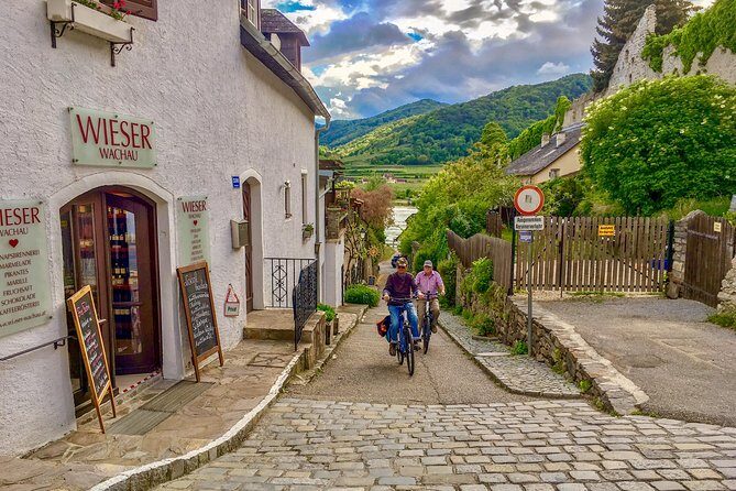 Wachau for Adventurers - Lunch in Dürnstein: optional, local, and cash-friendly