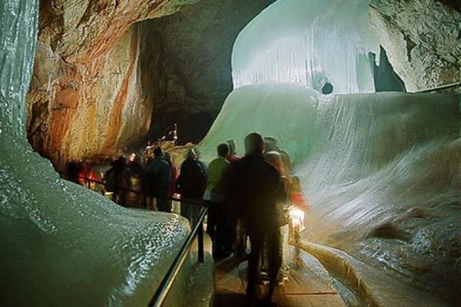 Werfen Ice Caves Private Tour - The main event: about 70 minutes in a constant 4°C cave