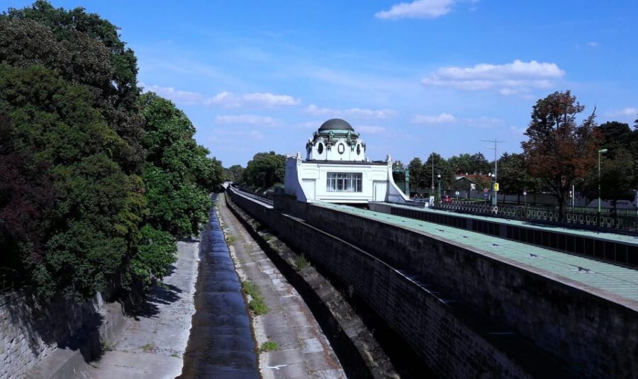 Wien: Tours with locals by public transport & walking - Otto Wagner: seeing Vienna’s subway mind at street level