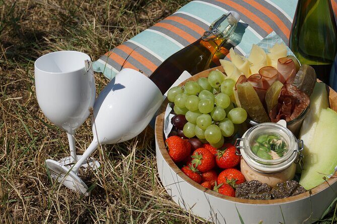 Wine Picknick overlocking vienna - The Organic Snack Box and Wine Setup (What You’re Eating)