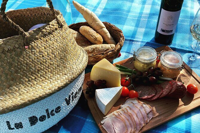 Wine Picknick overlocking vienna - The APE Ride from Judengasse 4 to the Vineyards