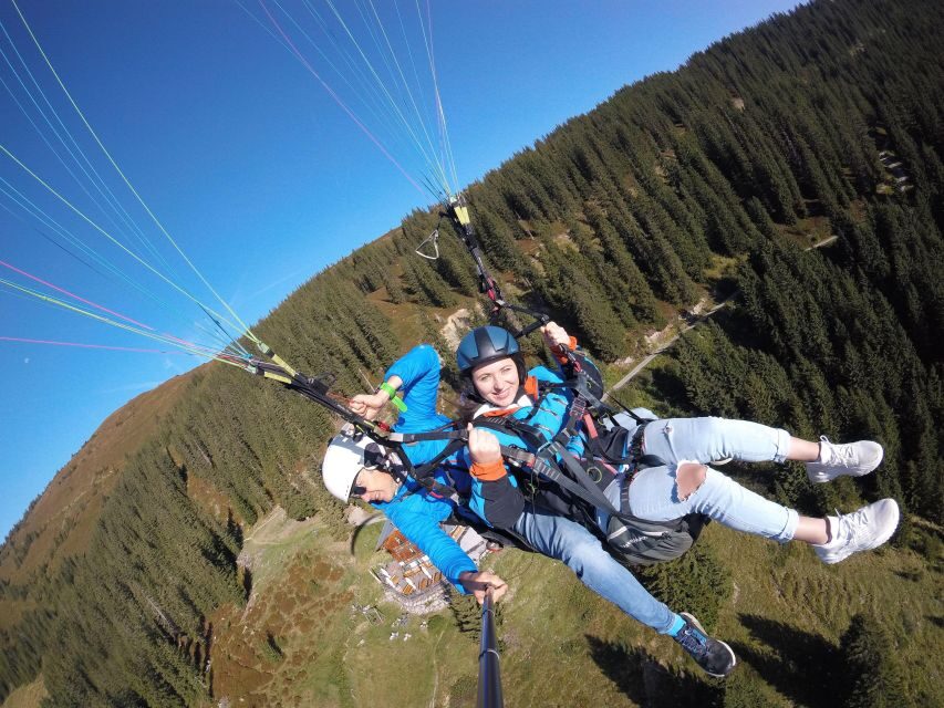 Zell am See: Paragliding Tandem Flight - A one-hour tandem plan: summer thermals vs winter warmth